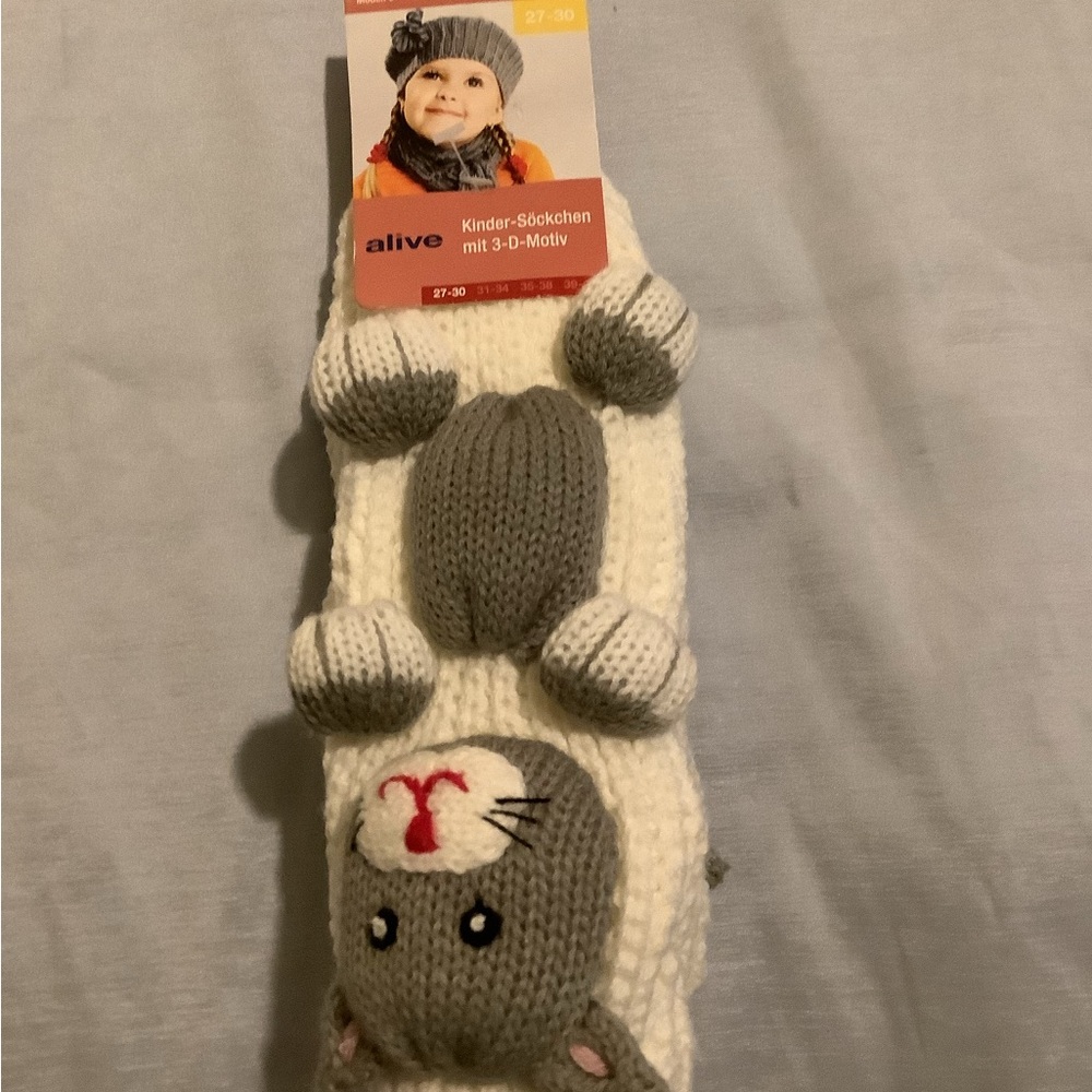 Knitted pattern socks - Picture 2 of 4